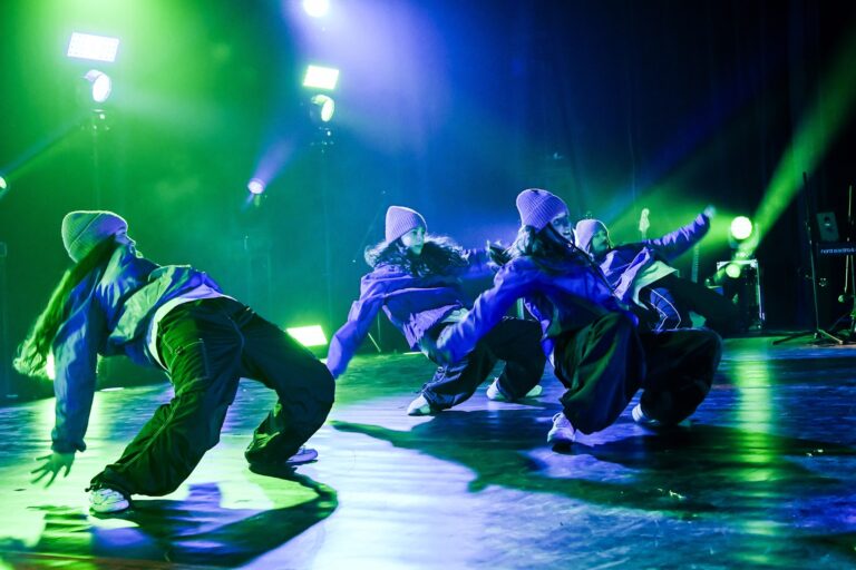 599954087_895679539795767_7408196772271573638_n